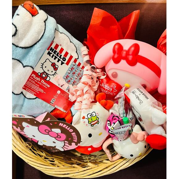 Hello Kitty Love basket 50 x 70 plush throw HK gummy hearts my melody light up - Picture 1 of 9